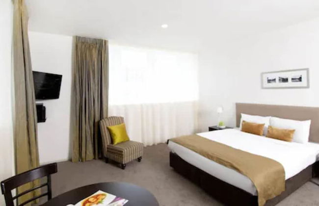 Quest on London - Photo 1