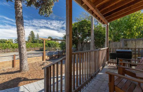 Relaxing 3BR Home with Vineyard View Rooftop Deck and Game Room - Foto 41