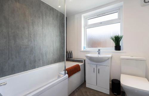 Contractor-Friendly 4-Bed 2-Bath Apartment, fast WiFi, central Redcar - Foto 24