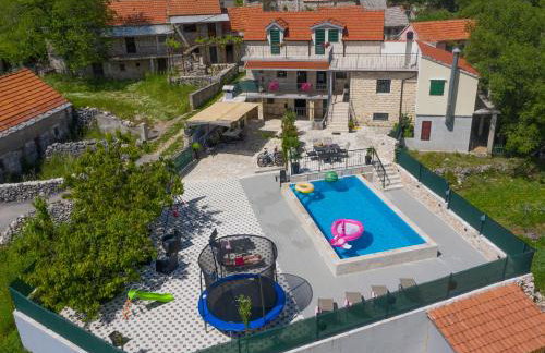 Holiday home Stipanovi Dvori with jacuzzi and pool - Foto 1