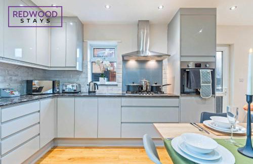 Cosy 3-Bedroom Serviced House with Free Fast WiFi and Parking for 2 Cars By Redwood Stays - Foto 11