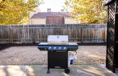 Family Friendly Southwest Bakersfield Retreat with Jacuzzi and Fenced Yard - Photo 6