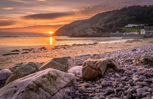 Pendine Sands Edith Villas - a luxury seaside home with beautiful sea views - Photo 60