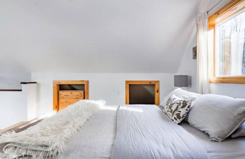 Serene Retreat on a Stream - Photo 36