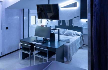 Iron House - Penthouse with Bathtub in Golden Mile & Roman Bridge - Foto 51