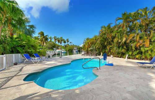 Waterfront Luxury Home With Pool And Boat Dock 3 Bedroom Home by RedAwning - Foto 91