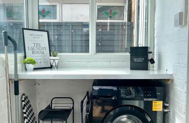 Crestfield House - Stunning Home near Alton Towers - Free Parking & Garden - Foto 22