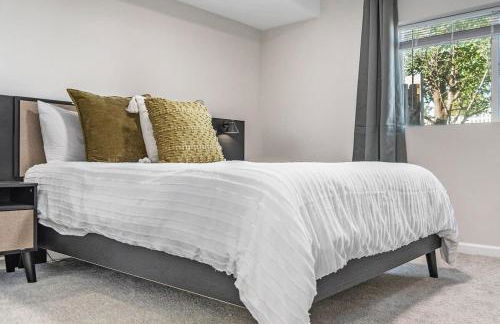 Elegant Escape-Fenced Yard BBQ & Cozy Fire Pit - Foto 29