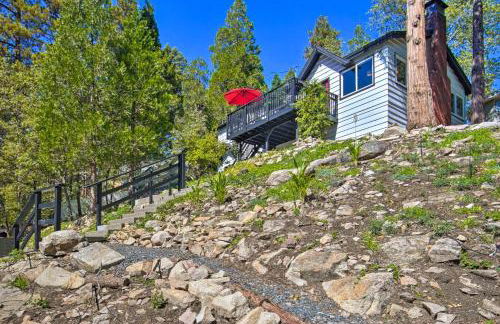 Tree-Lined Twin Peaks Cottage with Custom Stream - Foto 28