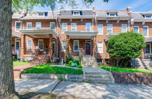 half Mi to Metrobus Stop! Walkable Petworth Duplex - Foto 1