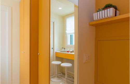 Tiffany Home - Photo 43