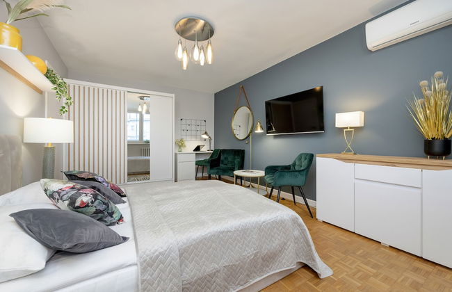 Unique Bright Apartment by Renters - Photo 5