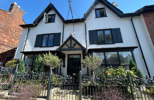 The Cricketers House - Photo 1