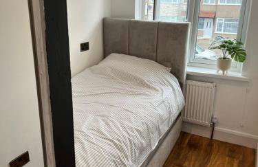 Stunning Open Plan 3 Bedroom House - Photo 27