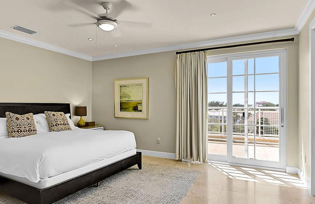 Luxury Penthouse Condo With 360 Oceanviews - Photo 16