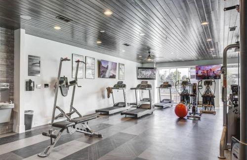 Penthouse Apt - PoolGymHotTubPkg - View! - Foto 29