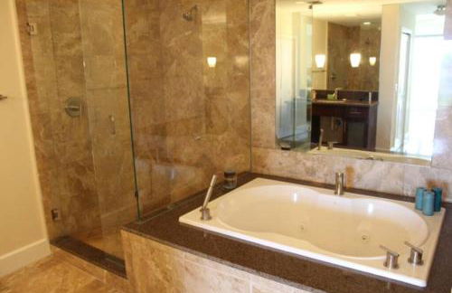 LIC Mgr - LUXURIOUS 3 BED 3 BATH OCEANFRONT SUITE - UPSCALE OCEANFRONT RESORT - INDOOR PICKLEBALL - SPEAKEASY! - Photo 20