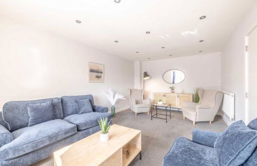 Spacious 4 Bed - Near Uxbridge, Heathrow & PARKING - By Tempstay - Foto 1