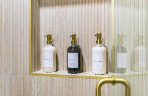 5 Min to Beach - Heated Pool Hot Tub 85 TV's BBQ Games - Foto 58