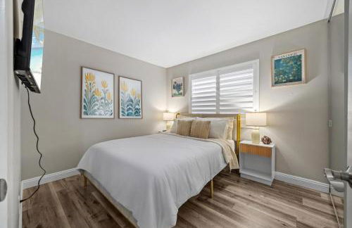 Entire Private Home with 3 Bedrooms 2 Bathrooms, Gated Yard, Garage, Hot Tub, 4-Beds, Golf, Mira Mesa, Available Now - Photo 14