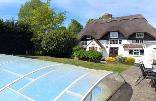 Beautiful Thatched Cottage with Outdoor Pool, Secure Garden, Dog & Family Friendly! Chichester Holiday Properties - Foto 14