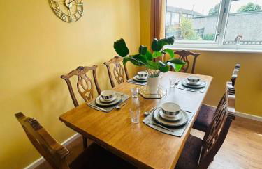 Spacious, 3 double bedroomed, free parking, 9 mins Elland Rd, nr Leeds City Centre - Foto 12