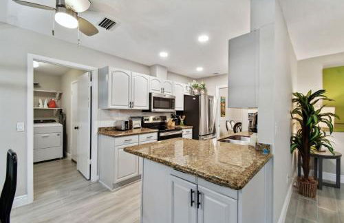 Red Royalty Pool, King Bed, Yard - Foto 10