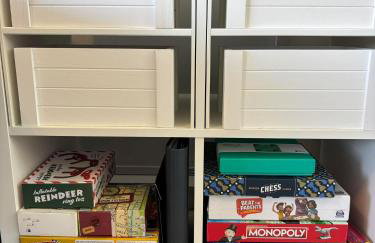 169 - Two bed Chalet on Sunbeach Holiday Park - Sleeps 5, pet friendly, FREE pool and entertainment passes included - plus WiFi, bed linen and towels included 300m from the beach! - Foto 27