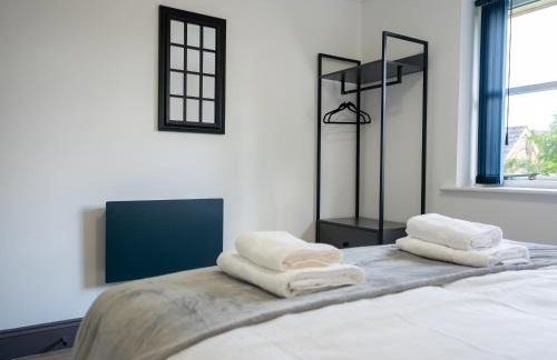 Penthouse 3 Bed, Large HotTub Long stay Discount - Photo 15