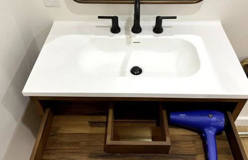 DTWN Bangor, Historic Hotel, KING BED, WIFI, Roku TV, Room # 403 - Foto 12