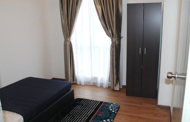 Cozy Crib at 7 Tree Seven Residence - Photo 2