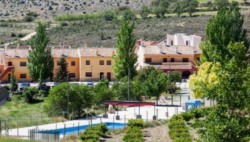 CASERIO INAZARES - CASAS DE MONTAÑA CON CHIMENEA Y NIEVe - Foto 5