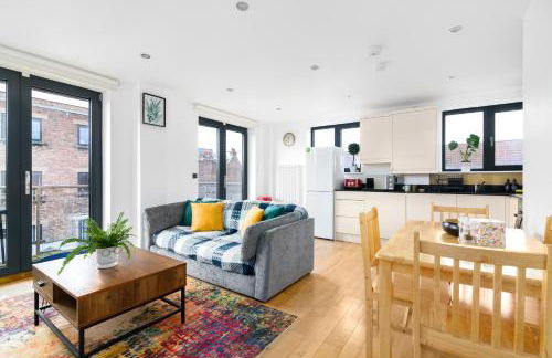 2 Bedroom, 2 Bathroom Apartment with Balcony in Hoxton Shoreditch, Sleeps 6 - Foto 1