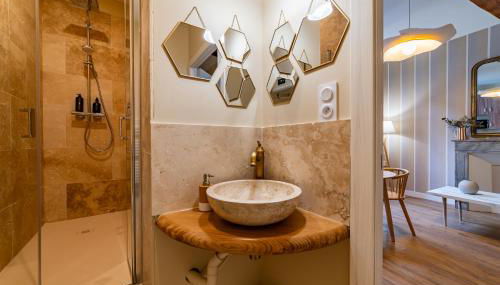 La Perle Ancienne de Sommières - Photo 3, towels, Shower