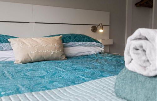 Seaside Rendezvous - Sleeps 7, Sea Views & Parking - Foto 25