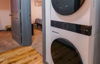 Cozy retreat minutes from stadiums - Photo 12