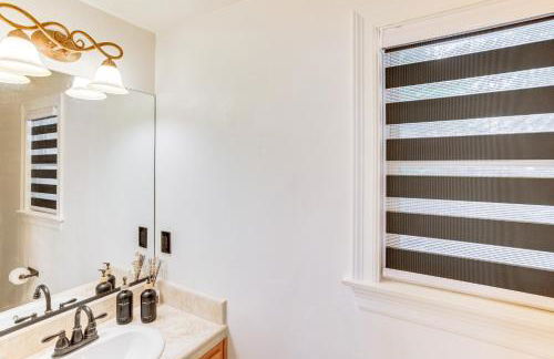 Forest Views and Fire Pit! Cozy Cabin in Crestline - Foto 14