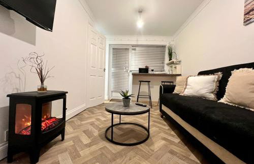 J&J stays 5 bedroom detached house in Peterborough with parking - Photo 52