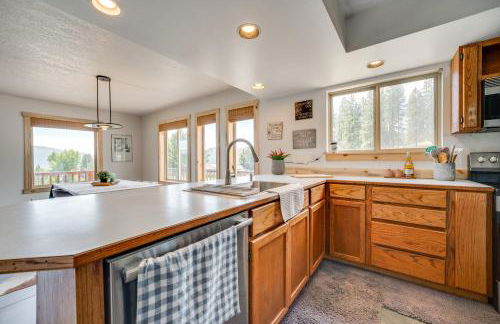 Mtn-View Getaway with Spacious Deck in Republic! - Photo 9