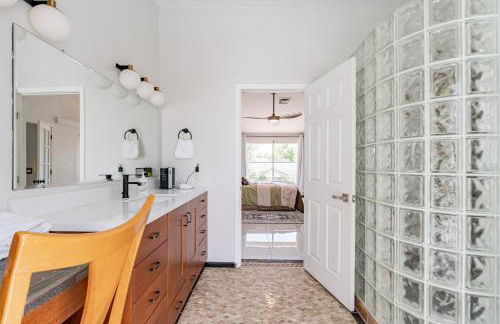 Family Fun 4-bedroom house House with Free Heated Pool & Hot Tub & Game Room & Mini Golf in Chandler - Foto 12