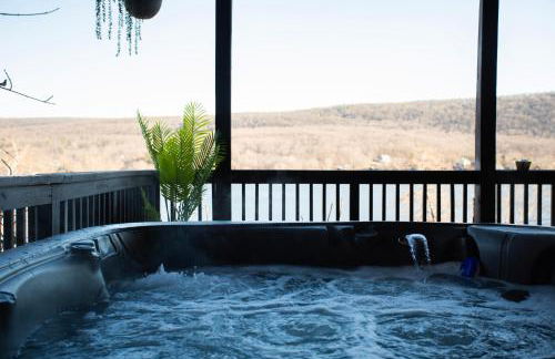 Lakeview Villa with Private Hot Tub, Firepit & Spacious Decks with Breathtaking Cliff Views - Foto 23