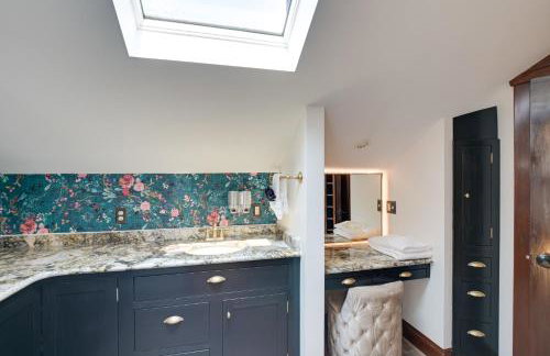 Elegant Oceanfront Maine Estate with Gazebo - Foto 18