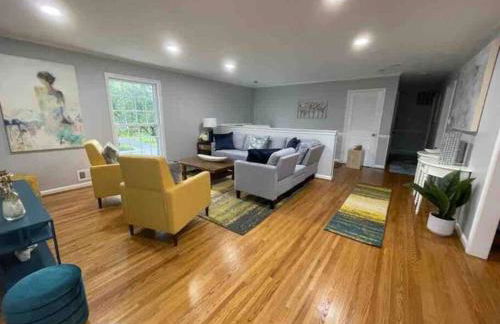 Lux Family Xcape with HotTub Fireplace Deck BBQ - Foto 14