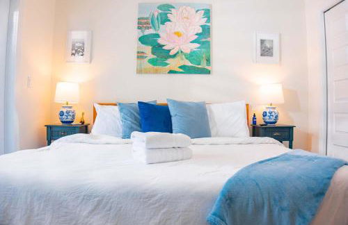 The Lotus Suite Newly Built Upscale Central - Photo 14