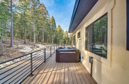 Great for Gatherings! Evergreen Getaway with Hot Tub - Foto 34