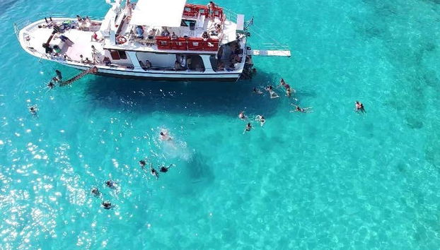 Boat ride around the Kleftiko Caves