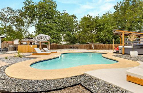 Spacious Retreat with Pool & Hot Tub - 10 Minutes to Downtown - Foto 42