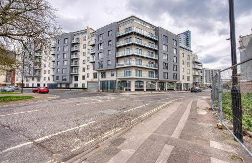 Ocean Village 1-Bedroom Luxurious, Stylish & Cosy Apartment, Central Location in Southampton, Sleeps 4 - by Blue Puffin Stays - Photo 26