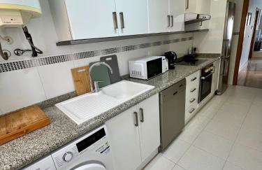 Modern apartment with a big pool and free parking - Photo 15