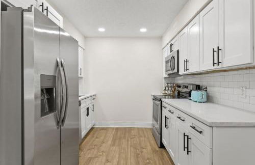 Sunny Palmetto Oasis: 4br Home With Private Pool 4 Bedroom Home by RedAwning - Photo 46